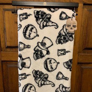 Plush Halloween Skulls & Pumpkins Throw Blanket - LIKE NEW